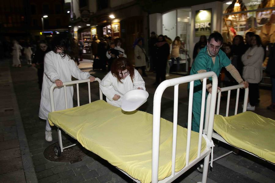 Más de quinientas personas desfilaron por las calles de la villa con sus mejores disfraces