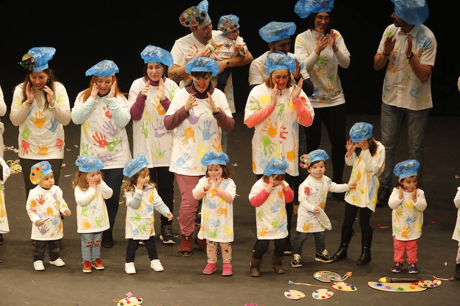 Los más pequeños de la casa ponen su originalidad y desparpajo sobre el escenario del Teatro Jovellanos un año más