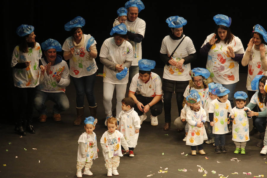 Los más pequeños de la casa ponen su originalidad y desparpajo sobre el escenario del Teatro Jovellanos un año más