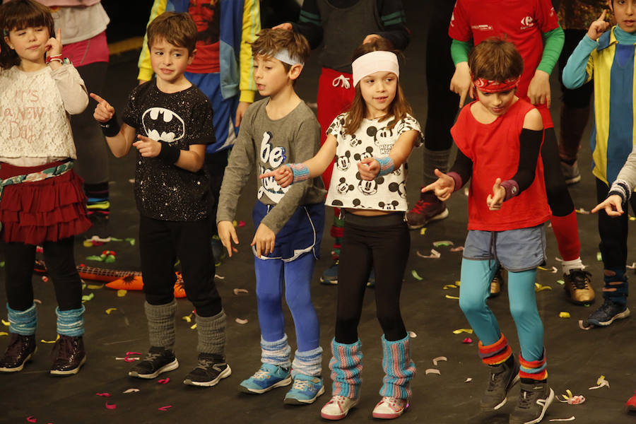 Los más pequeños de la casa ponen su originalidad y desparpajo sobre el escenario del Teatro Jovellanos un año más