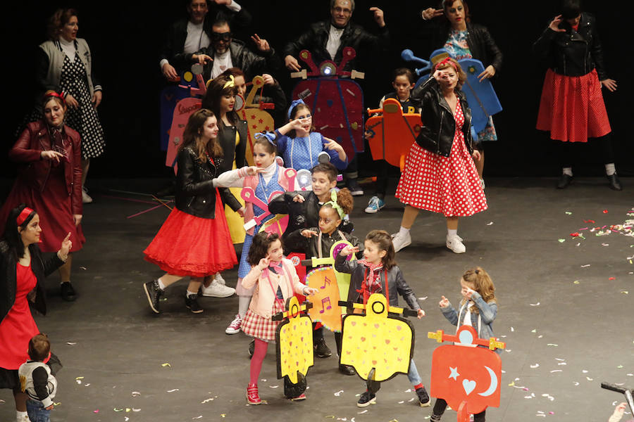 Los más pequeños de la casa ponen su originalidad y desparpajo sobre el escenario del Teatro Jovellanos un año más