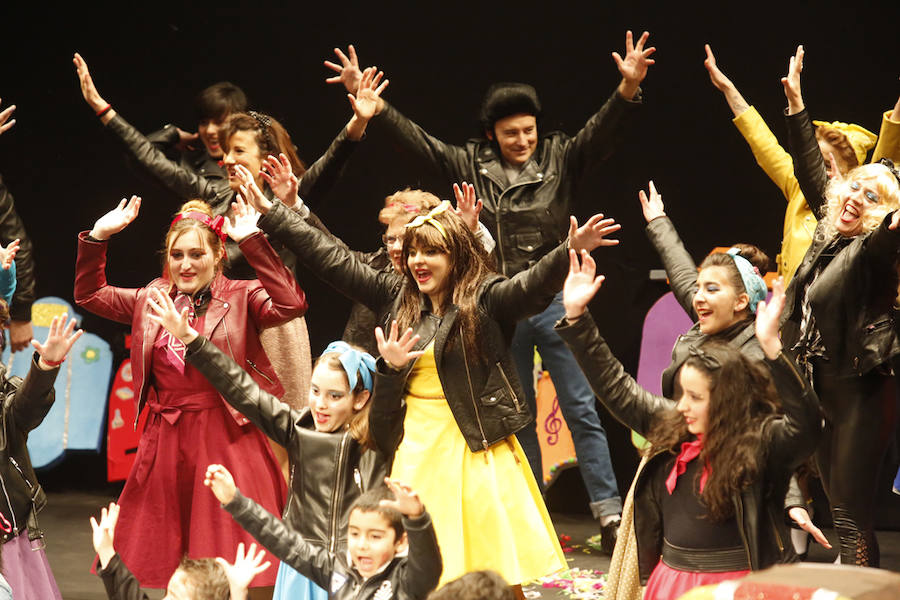 Los más pequeños de la casa ponen su originalidad y desparpajo sobre el escenario del Teatro Jovellanos un año más