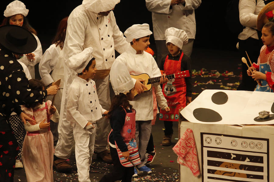 Los más pequeños de la casa ponen su originalidad y desparpajo sobre el escenario del Teatro Jovellanos un año más