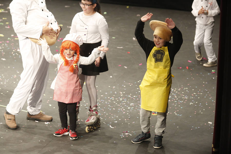 Los más pequeños de la casa ponen su originalidad y desparpajo sobre el escenario del Teatro Jovellanos un año más