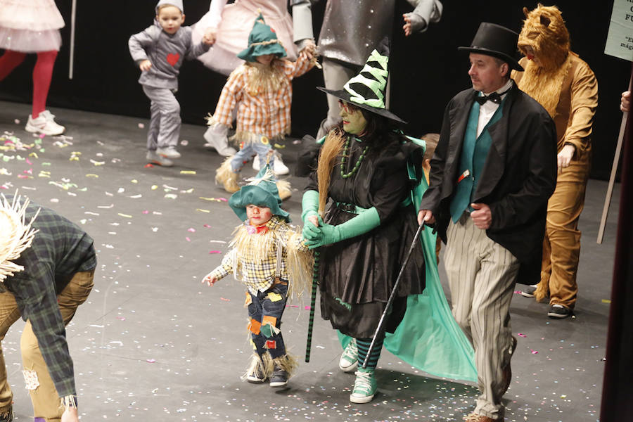 Los más pequeños de la casa ponen su originalidad y desparpajo sobre el escenario del Teatro Jovellanos un año más