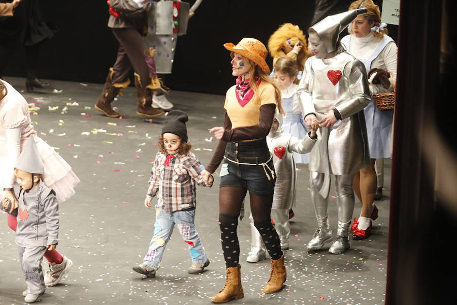 Los más pequeños de la casa ponen su originalidad y desparpajo sobre el escenario del Teatro Jovellanos un año más