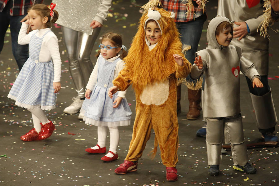 Los más pequeños de la casa ponen su originalidad y desparpajo sobre el escenario del Teatro Jovellanos un año más