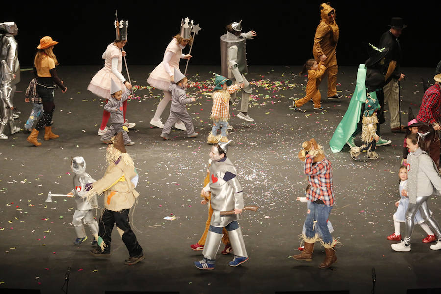 Los más pequeños de la casa ponen su originalidad y desparpajo sobre el escenario del Teatro Jovellanos un año más