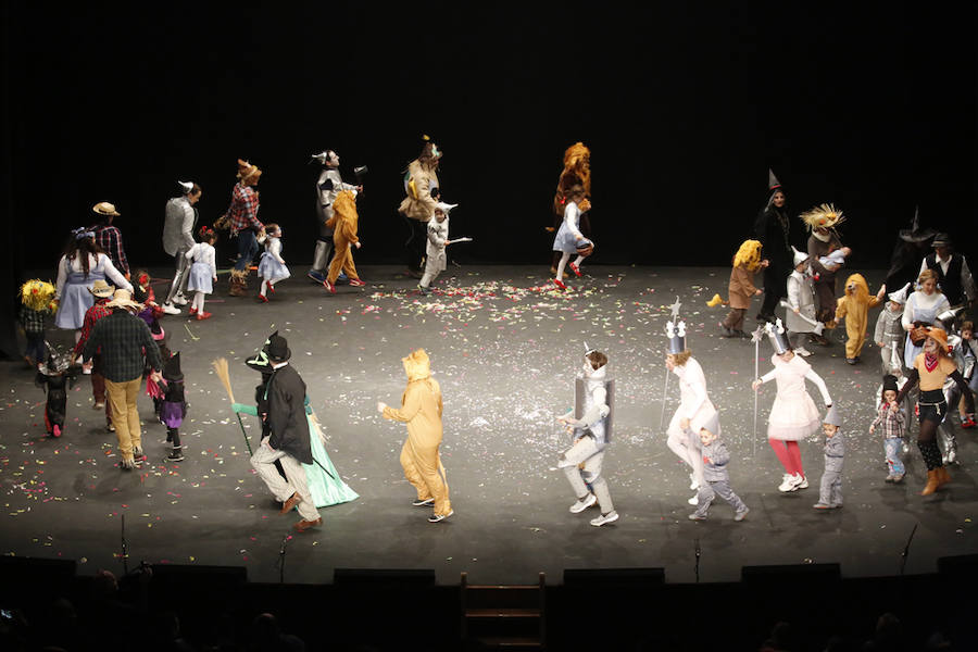 Los más pequeños de la casa ponen su originalidad y desparpajo sobre el escenario del Teatro Jovellanos un año más
