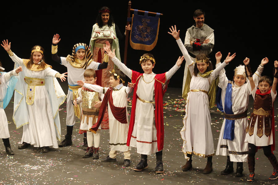 Los más pequeños de la casa ponen su originalidad y desparpajo sobre el escenario del Teatro Jovellanos un año más