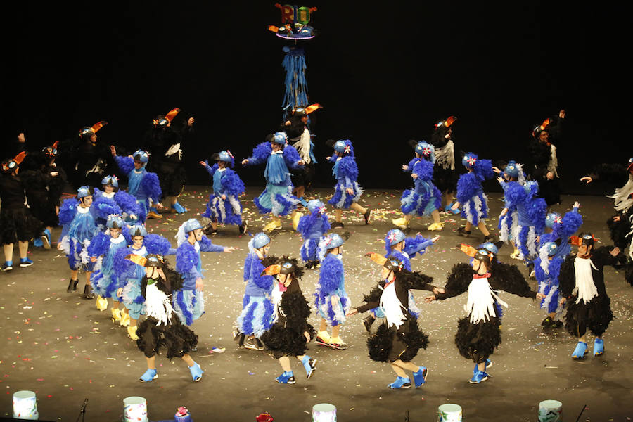Los más pequeños de la casa ponen su originalidad y desparpajo sobre el escenario del Teatro Jovellanos un año más