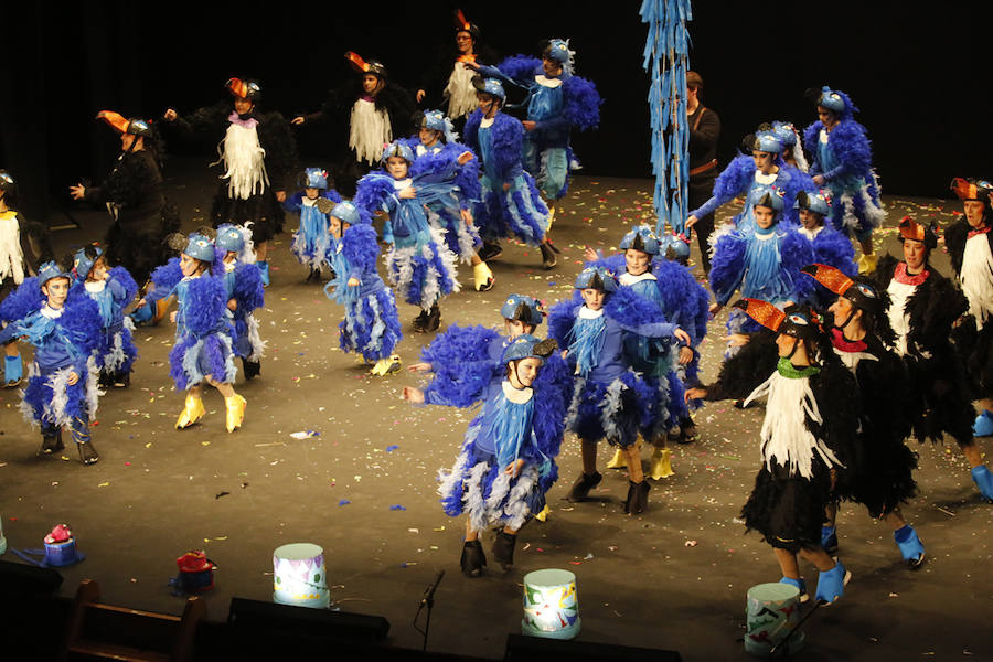 Los más pequeños de la casa ponen su originalidad y desparpajo sobre el escenario del Teatro Jovellanos un año más