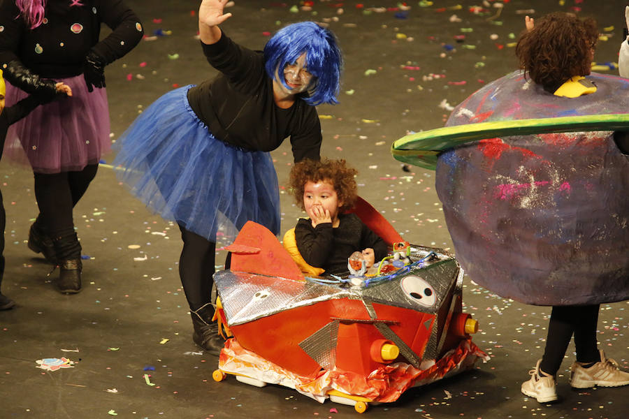 Los más pequeños de la casa ponen su originalidad y desparpajo sobre el escenario del Teatro Jovellanos un año más