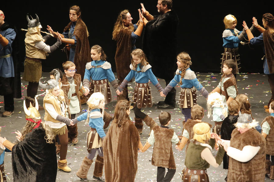 Los más pequeños de la casa ponen su originalidad y desparpajo sobre el escenario del Teatro Jovellanos un año más
