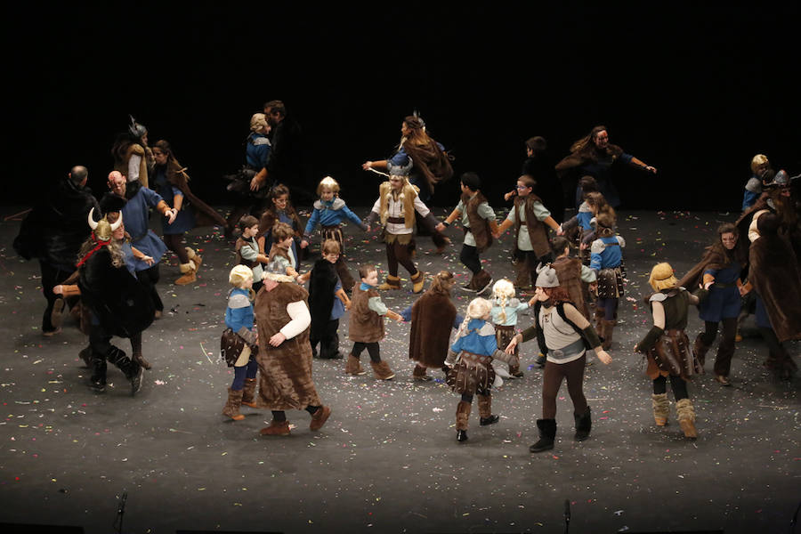 Los más pequeños de la casa ponen su originalidad y desparpajo sobre el escenario del Teatro Jovellanos un año más