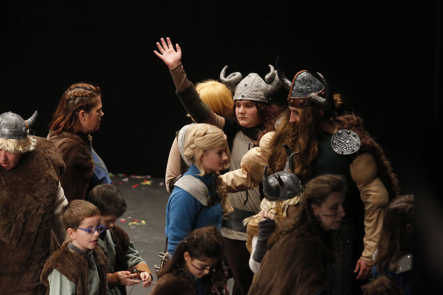 Los más pequeños de la casa ponen su originalidad y desparpajo sobre el escenario del Teatro Jovellanos un año más