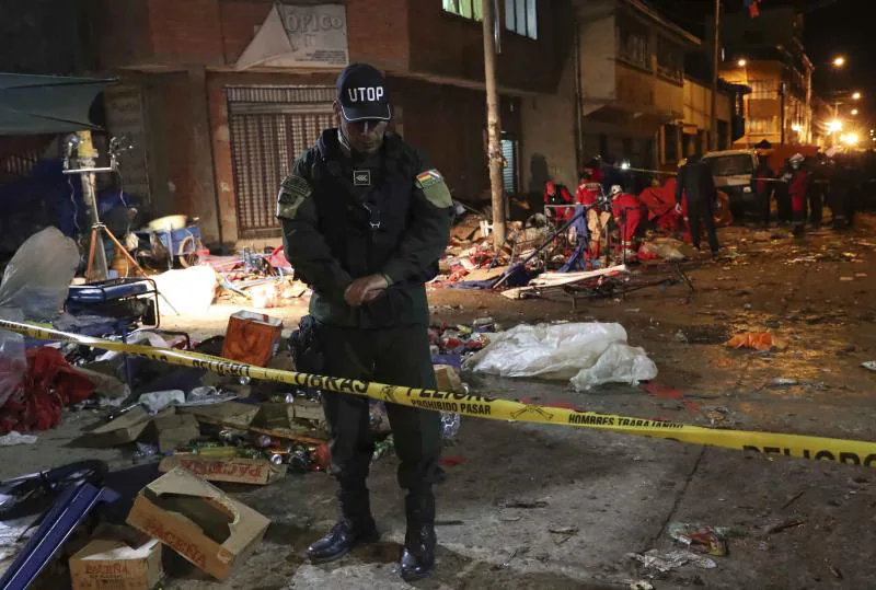 Una explosión en un puesto de venta ambulante durante el Carnaval de Oruro, en Bolivia, ha causado al menos seis muertos, entre ellos cuatro niños, y una treintena de heridos.
