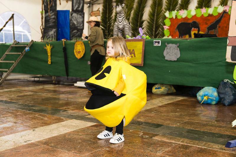 El carnaval de la localidad del oriente asturiano no pudo disfrutar del desfile infantil en la calle, pero eso no impidió la celebración bajo la carpa situada en la plaza Camila Beceña.