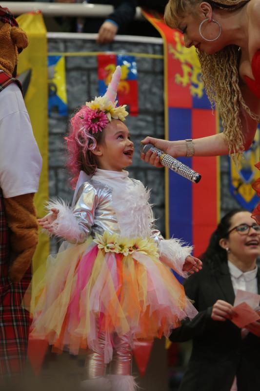 El centro comercial celebra su concurso infantil de disfraces con trecientos participantes.