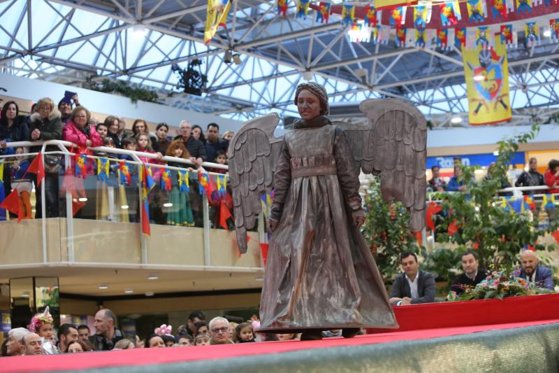 El centro comercial celebra su concurso infantil de disfraces con trecientos participantes.