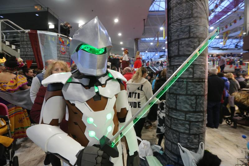 El centro comercial celebra su concurso infantil de disfraces con trecientos participantes.