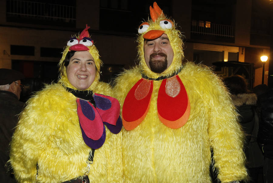 Cientos de gijoneses y visitantes disfrutaron de una fría noche de carnaval