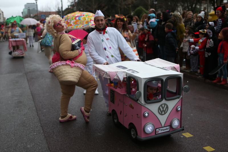 Los vecinos del concejo eligieron el séptimo arte para como inspiración de unos disfraces que lucieron pese a la lluvia