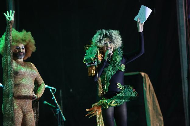 La Terremoto de Alcorcón y su corista Feldene animaron la fiesta. 