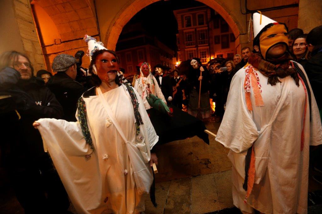 Los personajes se burlan de la independencia catalana y de la corrupción en un desfile que se recuperó el año pasado