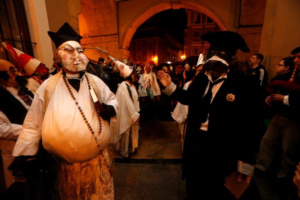 Los personajes se burlan de la independencia catalana y de la corrupción en un desfile que se recuperó el año pasado