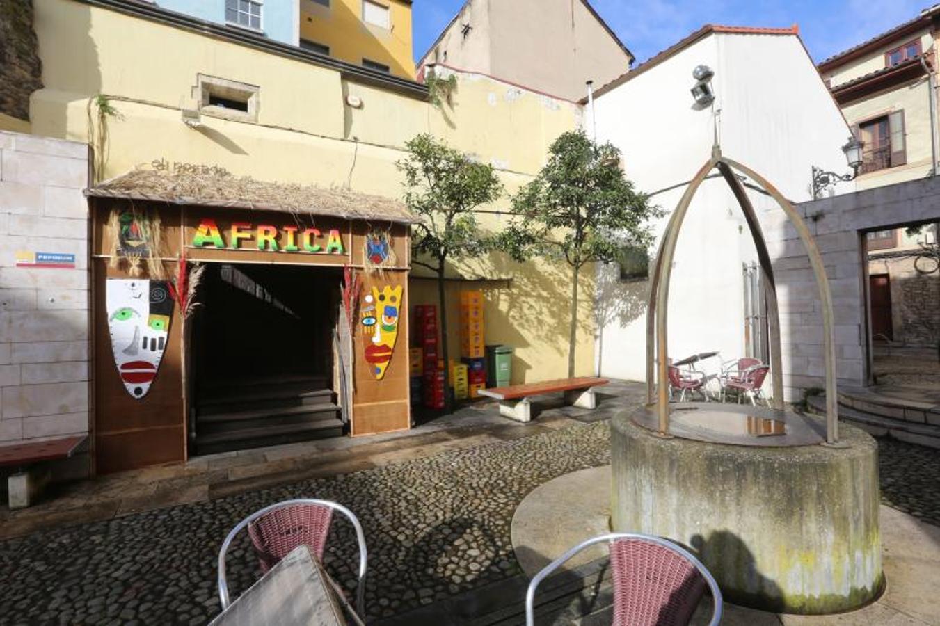 El Populart, en la plaza de El Carbayedo, ha vuelto a ganar este año el concurso de chigres antroxaos