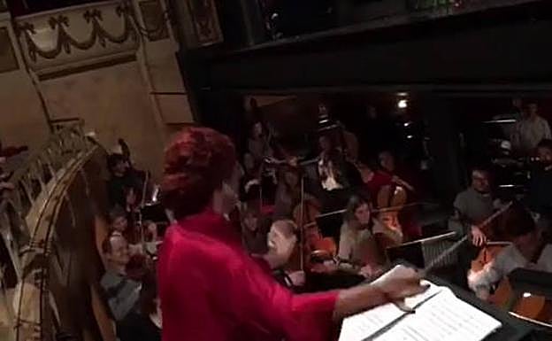 Rossy de Palma toma la batuta en los últimos ensayos de 'El cantor de México'