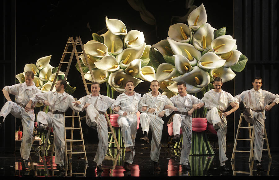 Olíver Díaz está al frente de la dirección musical de la zarzuela, con la Oviedo Filarmonía y el Coro Capilla Polifónica Ciudad de Oviedo. Emilio Sagi está a cargo de la dirección escénica. Los protagonistas son Rossy de Palma, Emmanuel Faraldo y Luis Álvarez.