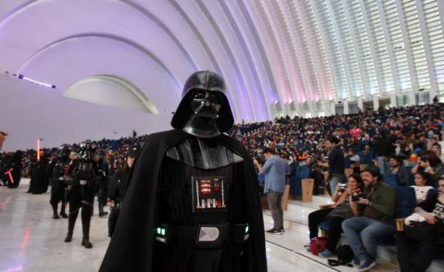 Darth Vader, ante una sala principal del Calatrava llena, en la última Cometcon. 