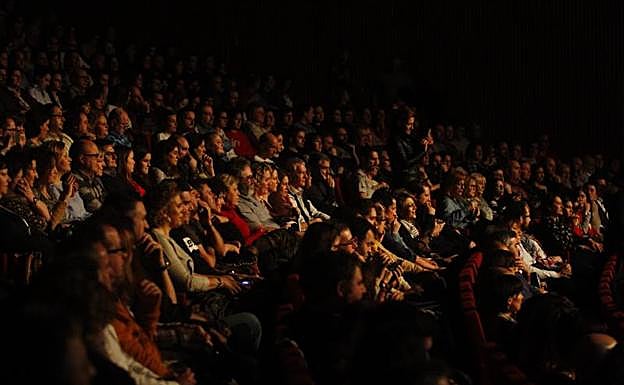El público llenó el auditorio del Niemeyer.