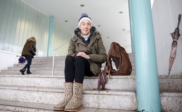 Elena, 52 años: «Vivir en la calle es una prueba más de las queme ha puesto la vida ysé que la voy a pasar».