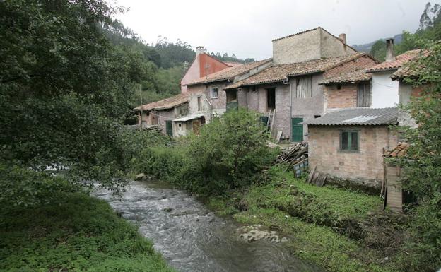 Pueblo deshabitado del concejo de Villaviciosa.