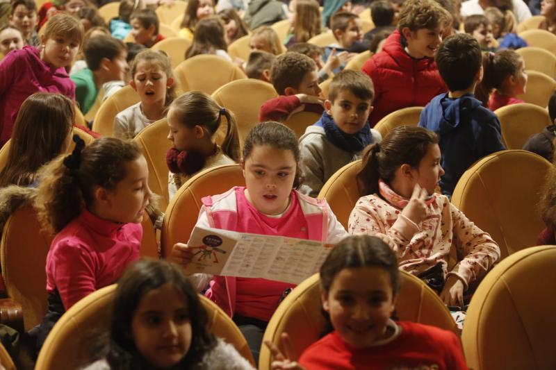 Las creaciones que las compañías participantes en Feten presentan estos días en Gijón siguen haciendo las delicias de los más pequeños, que se ven arrastrados por la creatividad de su puesta en escena.