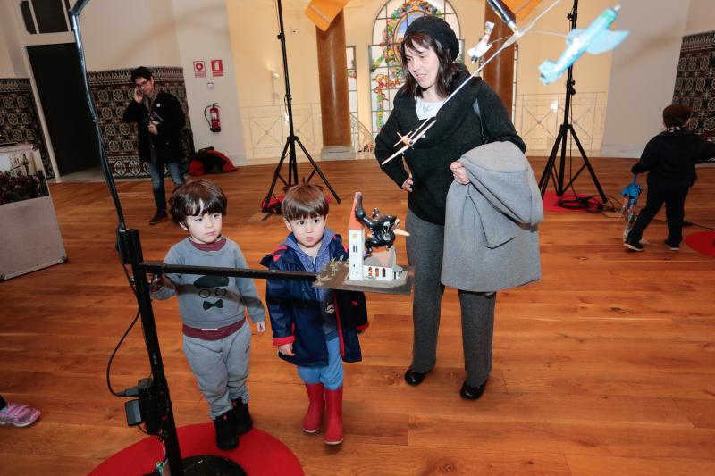 Las creaciones que las compañías participantes en Feten presentan estos días en Gijón siguen haciendo las delicias de los más pequeños, que se ven arrastrados por la creatividad de su puesta en escena.