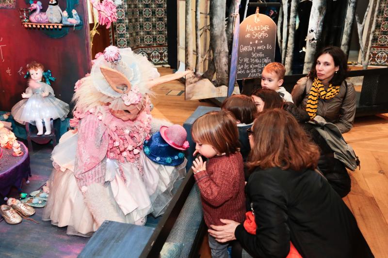 Las creaciones que las compañías participantes en Feten presentan estos días en Gijón siguen haciendo las delicias de los más pequeños, que se ven arrastrados por la creatividad de su puesta en escena.