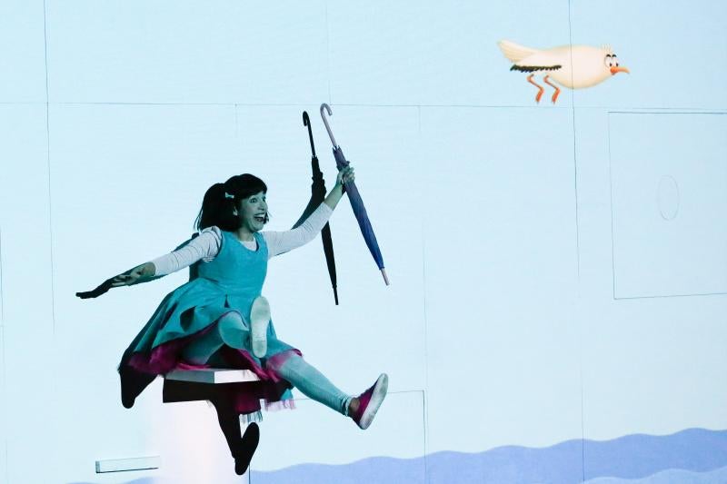 Las creaciones que las compañías participantes en Feten presentan estos días en Gijón siguen haciendo las delicias de los más pequeños, que se ven arrastrados por la creatividad de su puesta en escena.