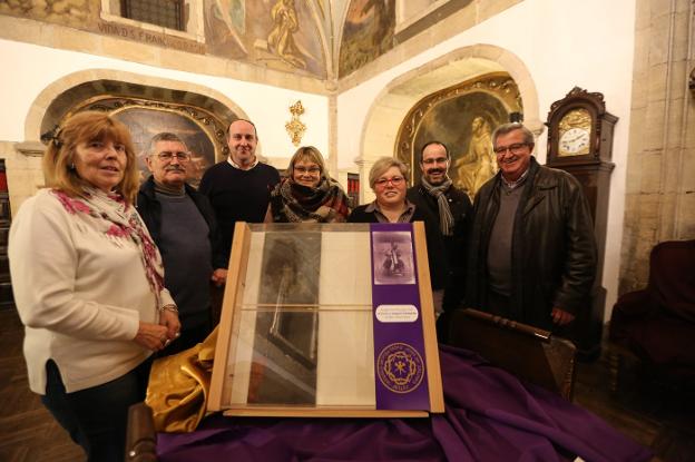 La Cofradía de Jesús de Galiana presentó ayer dos fotolitos de la talla original. 