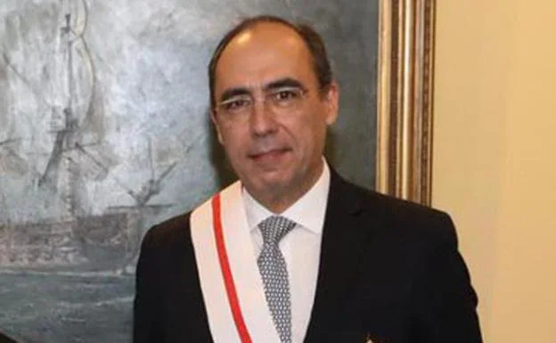 Alejandro Alvargonzález, distinguido con la Gran Cruz al Mérito Militar