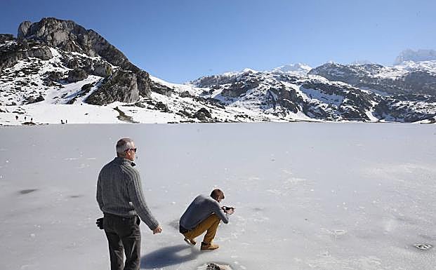 Nieve y hielo en Los Lagos de Covadonga. 
