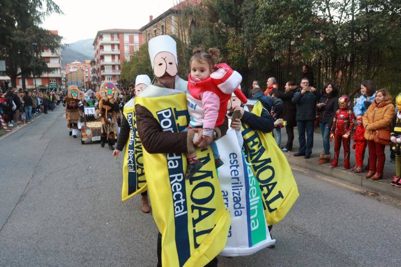 4.300 euros en premios para los disfraces más originales y coloridos en un gran desfile que cierra la celebración del carnaval en las cuencas.