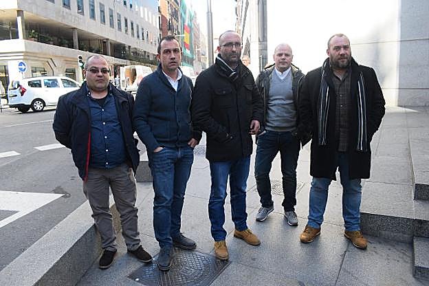 La delegación asturiana, antes de la visita. 