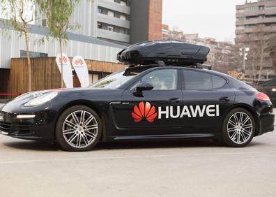 Imagen secundaria 1 - El coche conducido con la IA de un smartphone de Huawei.