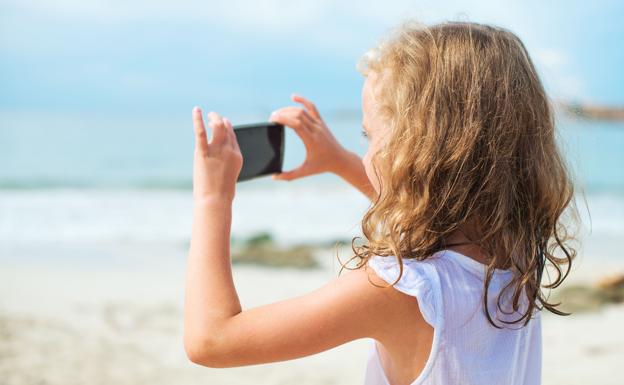 Smartphones y menores: más uso, más exposición a riesgos, pero menos daños