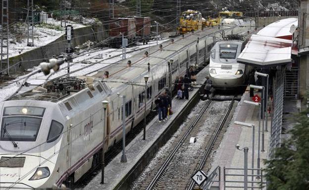 La huelga de maquinistas obliga a cancelar 106 trenes AVE el viernes