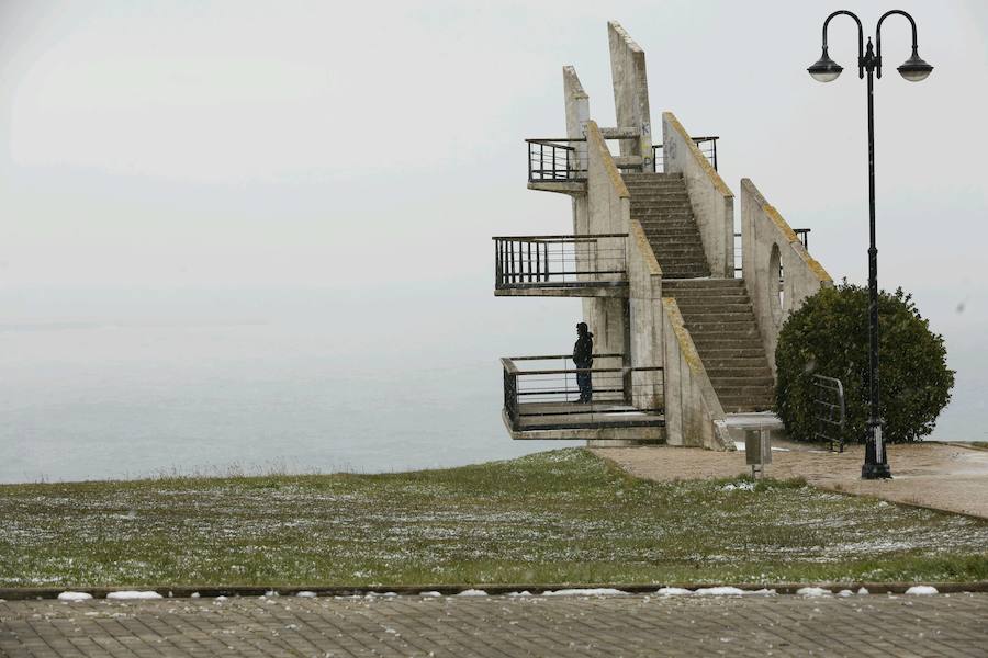 Fotos: La nieve llega a Gijón